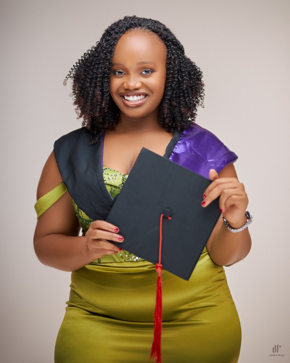 LindaRujumba's tweet photo. LLB (hons) 💃💃💃💃 https://t.co/8XxbrJXCTS