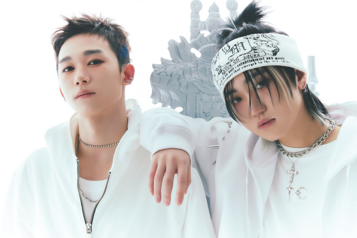 BOYSTORY_WORLD's tweet photo. BOY STORY 3rd EP <JI> 
Concept Photo. UNIT

以光明之心展开新的反击

📍3rd EP <JI> Release
02. 03. SAT 6PM (CST)

🎧 Title Song <Alpha>

#BOSS #BOYSTORY 
#涵予 #书漾
#HANYU #SHUYANG
#極 #JI #Alpha https://t.co/tCG1MJb21p