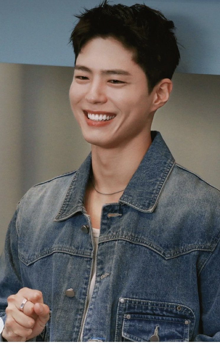 So happy for you my ⁦<a href="/BOGUMMY/">박보검</a>⁩. Love your big smile I wish  it will be on your face all the time 🙏🌺🌺 you deserve it#Parkbogum 💕💕🩵🩵♥️♥️