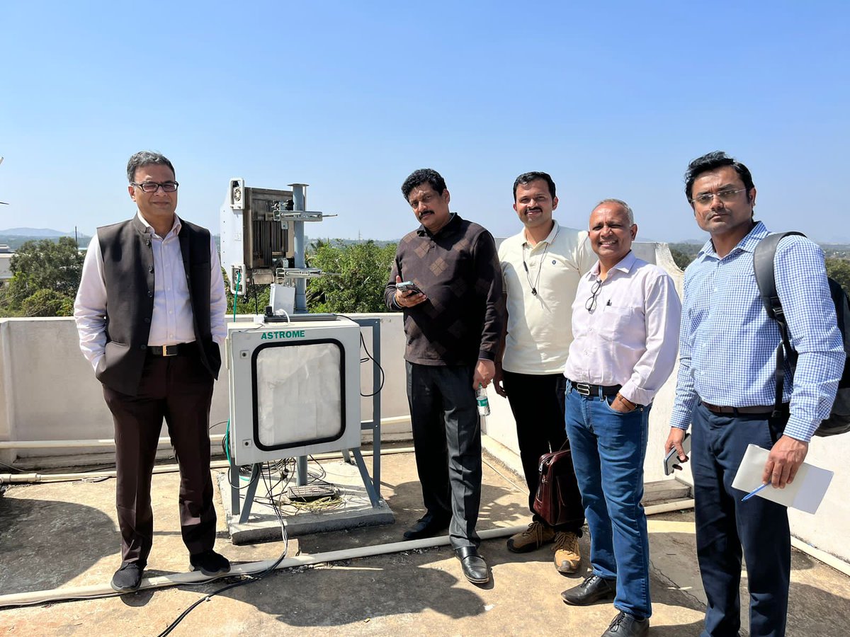 We are thrilled to announce Astrome's successful field demonstration of multi-point 5G connectivity. This cutting-edge wireless backhaul solution impressed DOT officials DDG (SRI) Robert Ravi, Director (SRI) Deepak, and AGM (SRI) Alex.

#5G  #WirelessBackhaul #RuralConnectivity