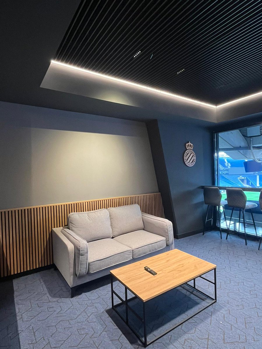 CellElectrica's tweet photo. 🏟️✨ ¡Gran transformación en los palcos VIP del @RCDEspanyol! Aplausos para nuestro equipo y el liderazgo de Loreto Diez por su excelente trabajo en iluminación y diseño.

🔵⚪️ Elegancia y eficiencia energética van de la mano en cada partido.

#RCDEspanyol #Innovación #Diseño https://t.co/GLP3XuSCEp