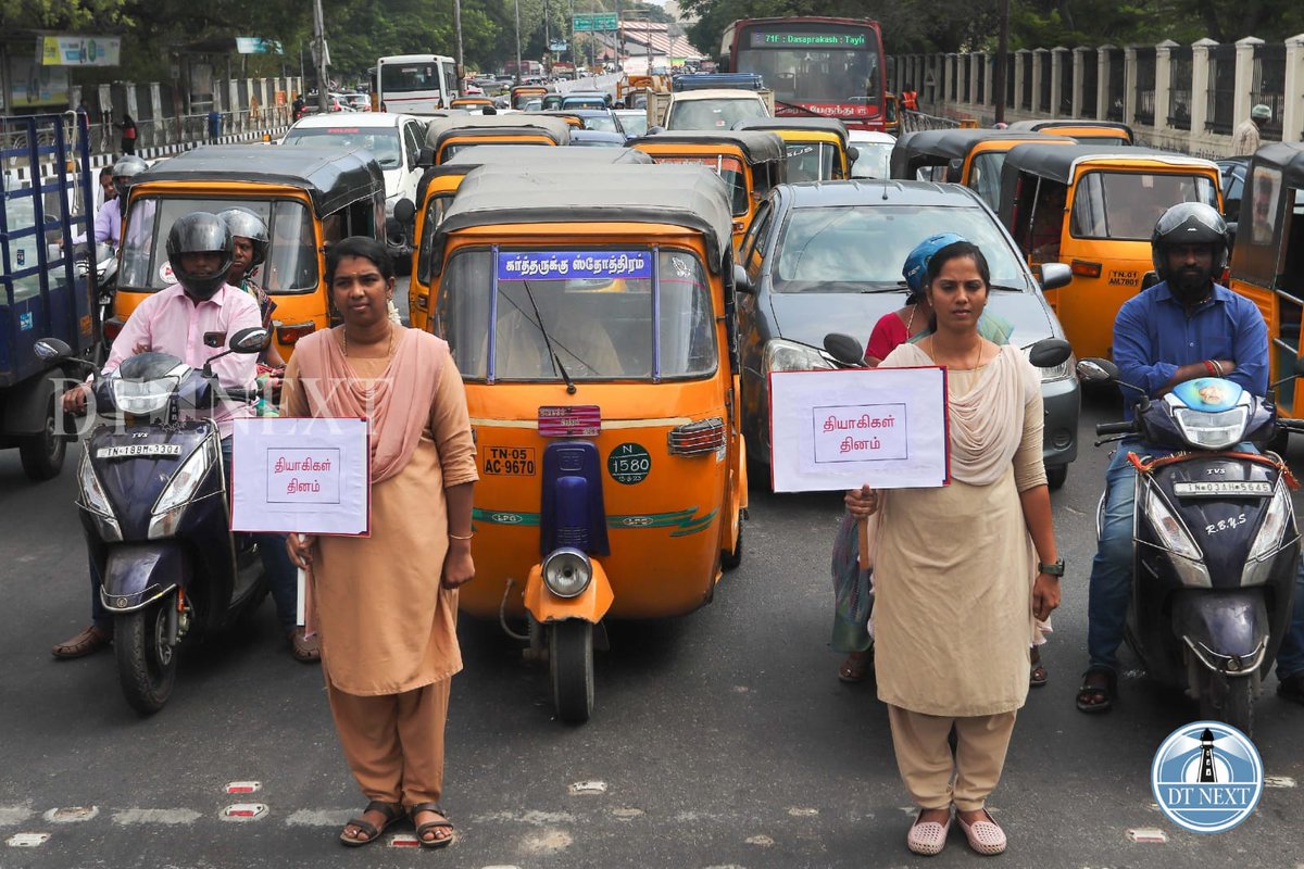 dt_next's tweet image. Traffic was stopped for two minutes from 11:00 AM to 11.02 AM across Chennai in the view of Martyrs’ Day on Tuesday.

📸 @_Hemanathan_ 

Thread (1/2)

#Traffic #trafficsignals #MartyrsDay #MartyrsDay2024 #Chennai