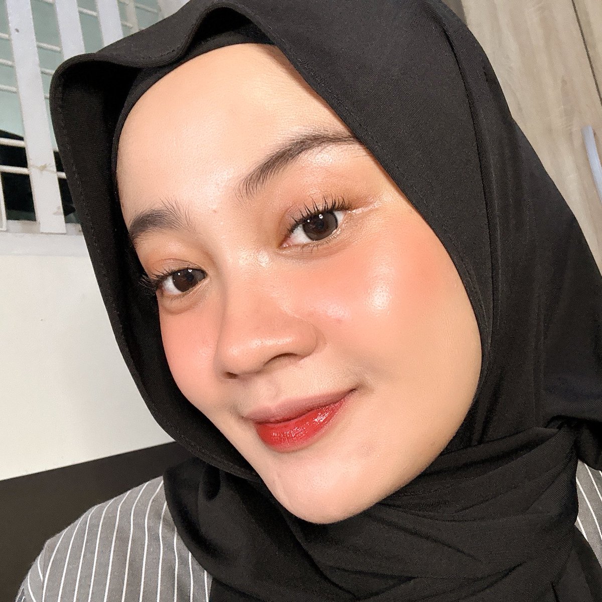 Lusieinthesky's tweet image. hi dari Sea Makeup liquid blush ♡

jujur ini cakep bgt... pigmented tp buildable. diblendnya gampang gak ada drama ngeblok.

aku pake shade Dahlia Sunset, warm tone sunkissed look bestie🧡