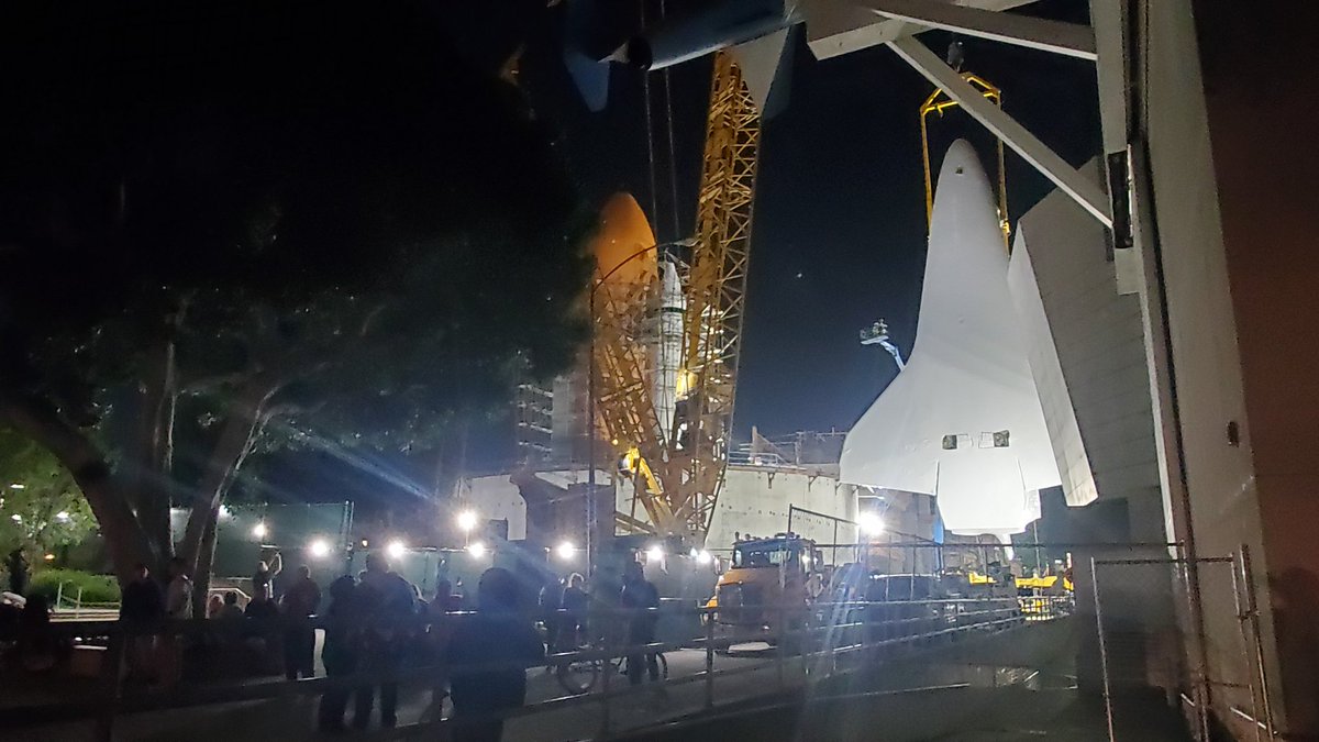 militantangleno's tweet photo. AIN'T NO PARTY LIKE A SPACE SHUTTLE PARTY 'COS A SPACE SHUTTLE PARTY DON'T STOP
#ExpositionPark #SpotTheShuttle #Endeavour https://t.co/irlgluuJ0E