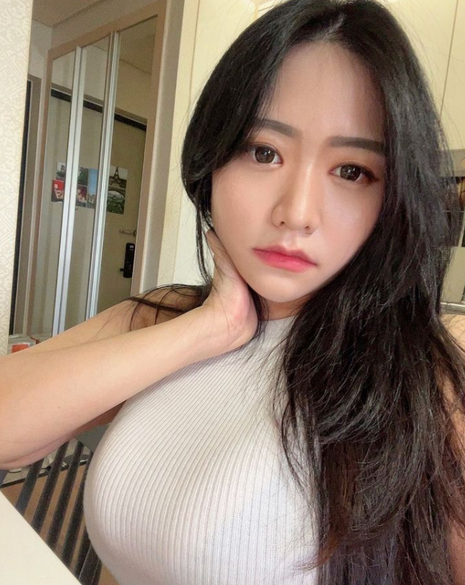 认识了个肌肉男，很壮很壮的那种，本来都做好被艹晕的打算了，结果几下就射了，这什么东西啊。。。