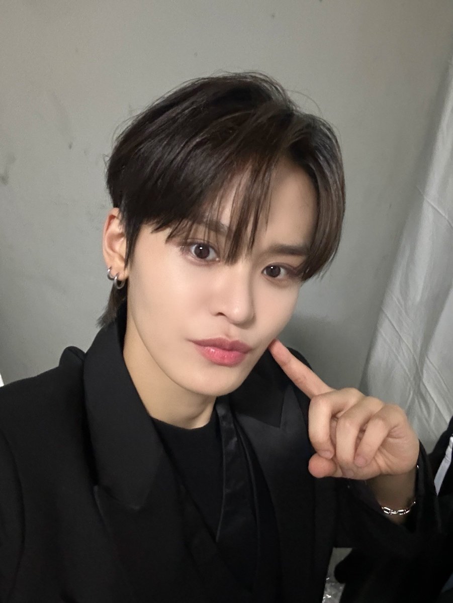 [#태래] 벌써 데뷔한지 700이래요 시간이 정말 빠른 거 같아요 우리 iE 계속 함께해요!🤙❤️