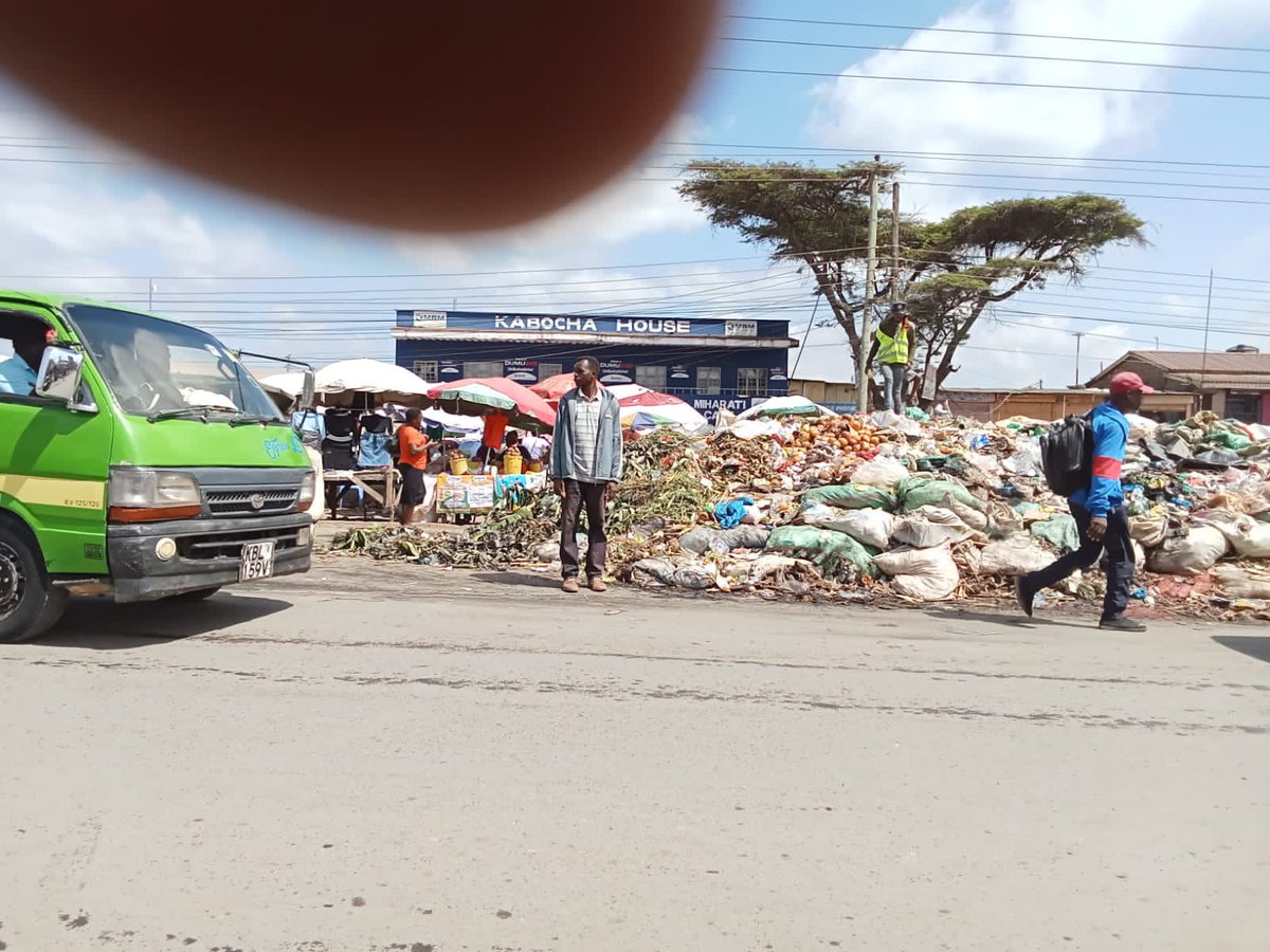 Collinslelgoh's tweet photo. Good morning my Governor @joelenku , this is Ongata Rongai, your people are grappling with garbage which has spilt from the market onto the road @KajiadoGov @kajiadoassembly https://t.co/CfUBf5efuB