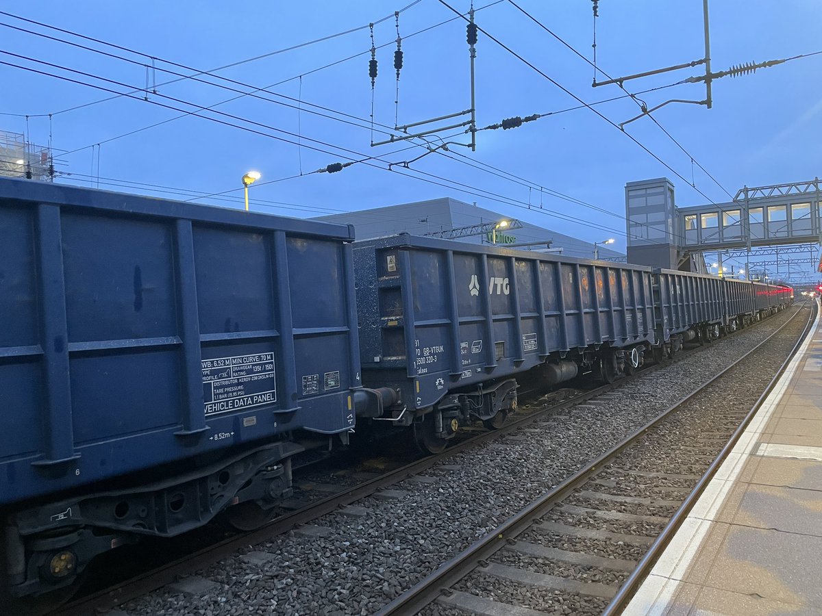teatimezes's tweet photo. Might it have something to do with this? #ElizabethLine or are the flakey points near Hayes&amp;Harlington down again? https://t.co/qld2shkAY6
