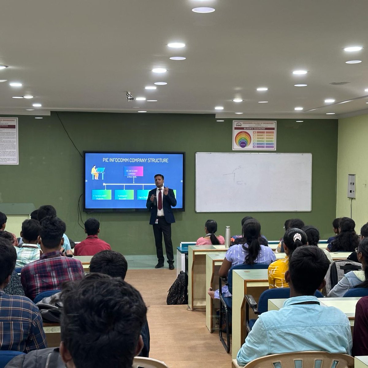 pie_infocomm's tweet photo. Industry intraction in Telangana engineering college https://t.co/EhntaI6IZV