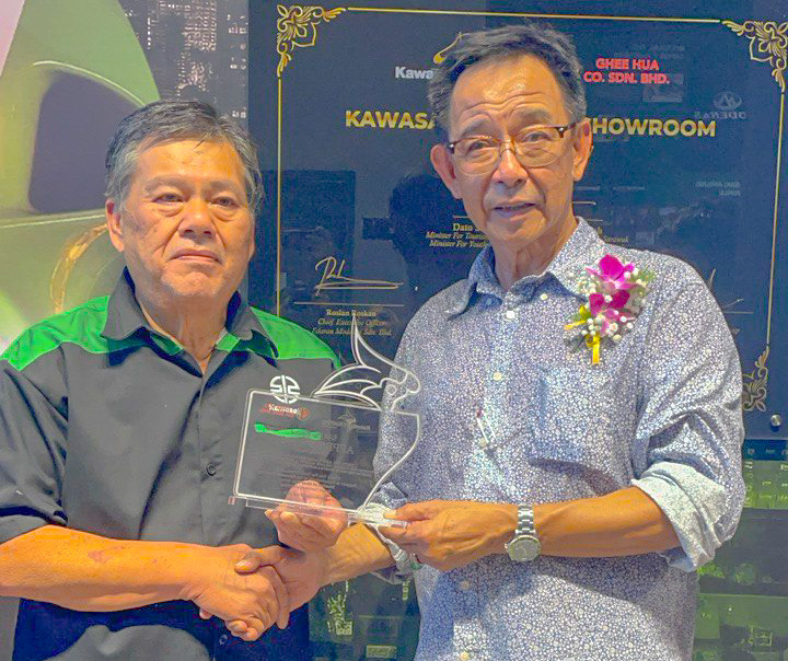 ybkarimhamzah's tweet photo. I was delighted to officiate the recent launching of #Kawasaki #Kuching 2024 program organised by Ghee Hua Co, #Edaran #Modenas & DRB HiCom Bhd. Our #Sarawak Gov't had always encouraged private sector to play its role in promoting healthy lifestyle among locals @JapenSarawak https://t.co/uYJ6Ip6ISl