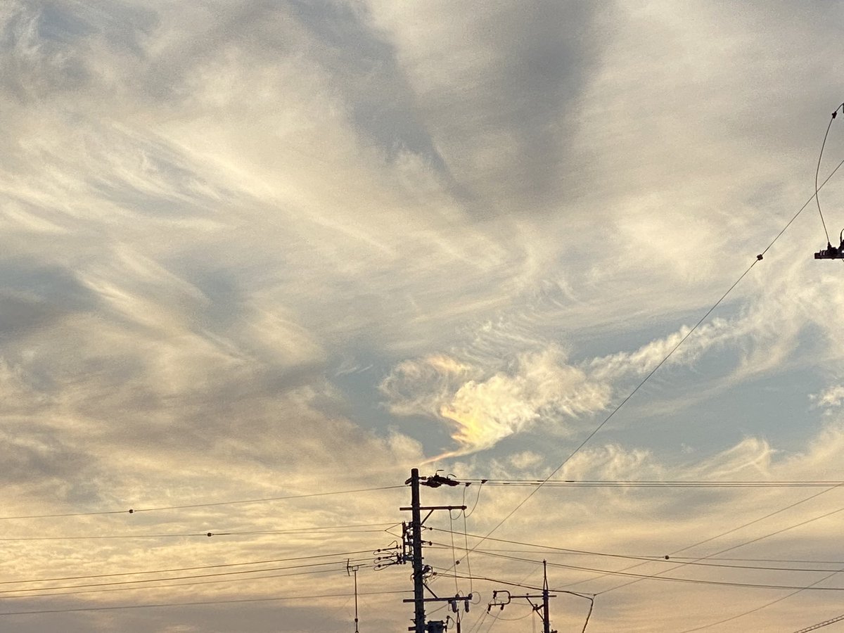 hebieruso's tweet photo. なんか雲変だった。 https://t.co/MUypiccadn