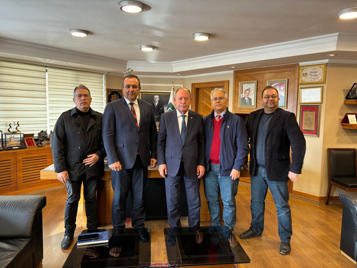 Türk Ocakları Ereğli Şubesi Başkanı Prof. Dr. Selçuk Peker ve Yönetim Kurulu Üyelerine hayırlı olsun ziyaretleri için teşekkür ederim.

#birliktebaşaracağız
#canlabaşla
#birliğingücüyle