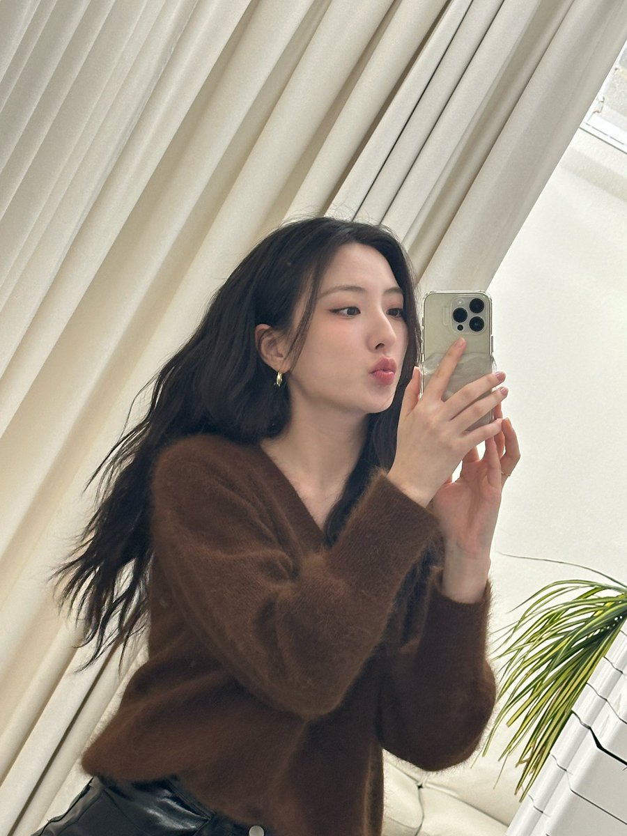 배경 사진도 주고 다른 사진도 주는 짱강아지🫶🏻