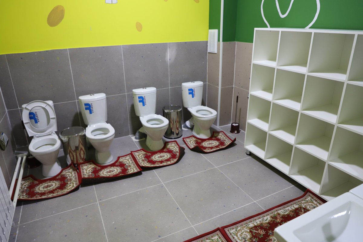 ГКНБ уже отчитывается об открытии детсадов. Но дети с самого начала  не будут знать о личном пространство во время интимных процессов. Да хоть бы перегородки поставили