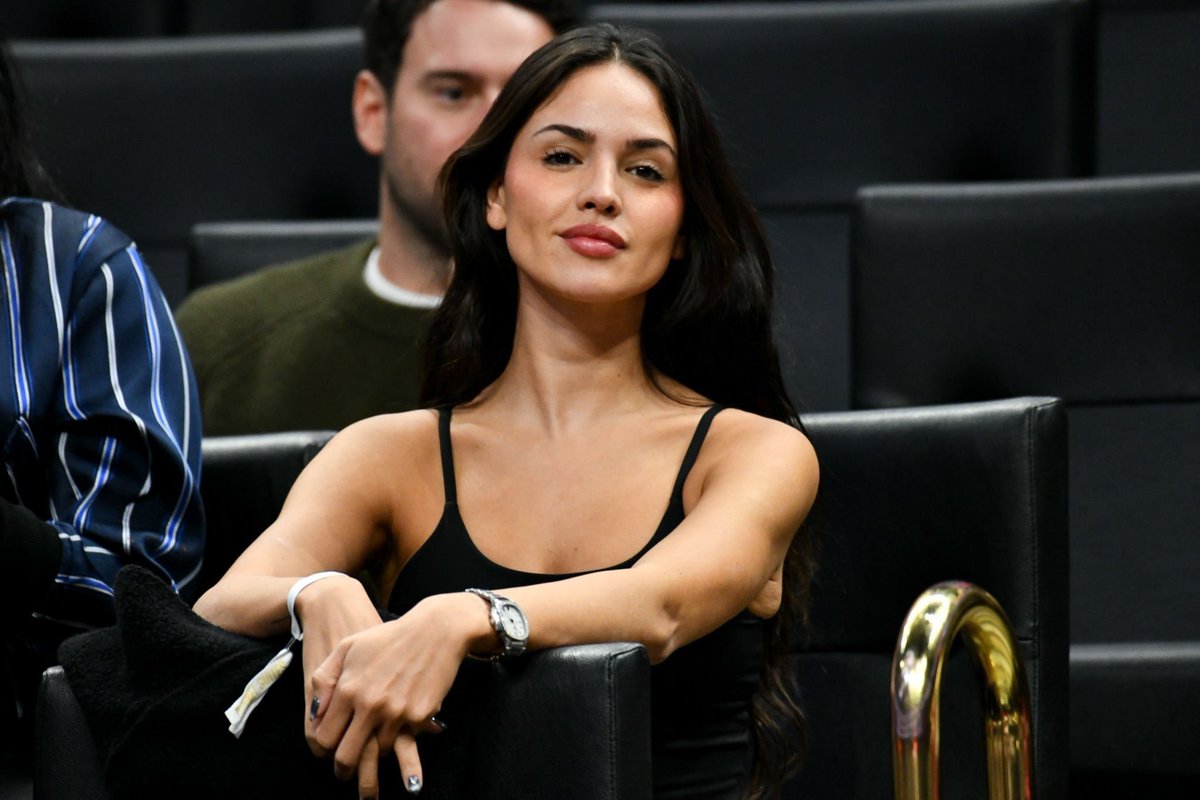 Eiza González Updates tweet media