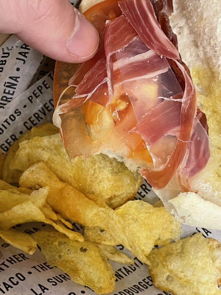 Leuven_'s tweet photo. Desconocía que Restalia había creado una sub-marca: 
100 Plastiquitos…
Lamentable mi experiencia ayer en @100montaditos .
¿Cómo puede pasar esto en un establecimiento que pasa tantas auditorías…? pero eso no acaba ahí…pido que me lo cambien y me ponen uno de salmón (alergia) https://t.co/vjE2iZCZSo