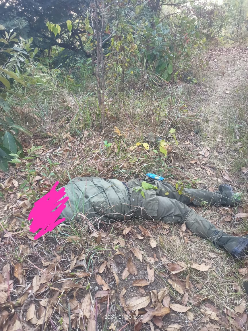 meiteiheritage's tweet photo. 🚨 In yet another barbaric murder, a #Meitei Village volunteer has been beheaded by #Kuki_Zo Militants in #Koutruk #Manipur today. As per reports, 4 #Meitei have killed during the attack by #KukiMilitants.

‼️The Kuki Militants are seen celebrating the barbaric cold blooded murder including decapitation.

#SaveMeiteiVillagers
#ManipurViolence 
@narendramodi @AmitShahOffice  @NBirenSingh  @Spearcorps @SwarajyaMag  @soutikBBC @ndtv @WasbirH @News9Tweets @IndianExpress @AskAnshul @AbhijitChavda @ajeetbharti @HinduAmericans @VeteranLNSingh @pushkal_dwivedi @ramindesai @MNageswarRaoIPS @RajatSethi86