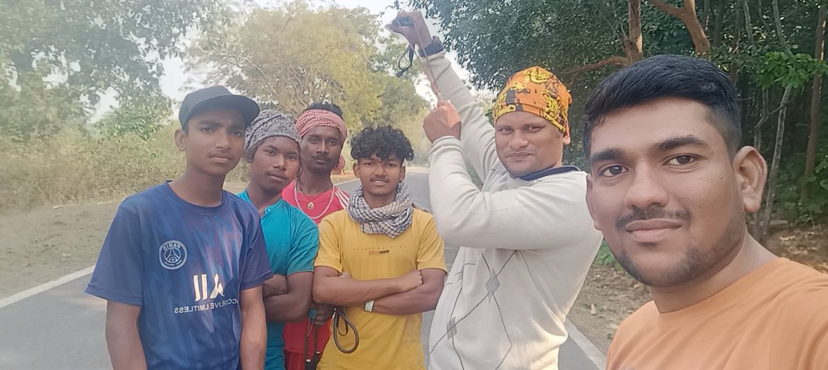 SubratSkp's tweet photo. ଶିକାର କରିତେ ବାହାର୍ଲୁ.....
#villageLife
Note:I am against hunting, just took a click .
#SimilipalForest #Mayurbhanj https://t.co/8NlnuSh7Lr