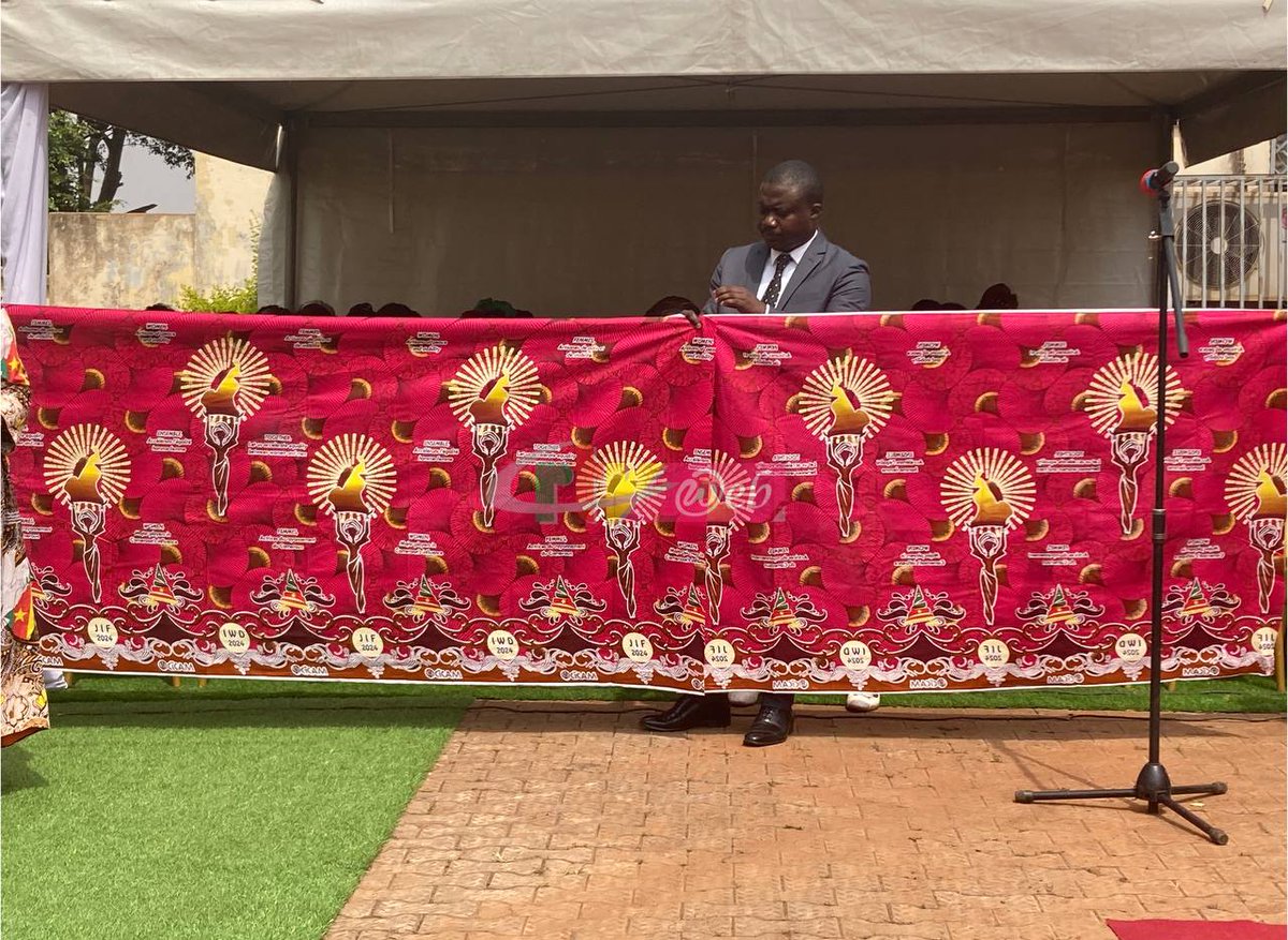 Le pagne du 8 mars 2024 présenté ce 30 janvier #Cameroon à l’occasion de la première réunion préparatoire à la 39e édition de la journée internationale de la Femme. 

Prix = 10 000 FCFA.

#JIF2024