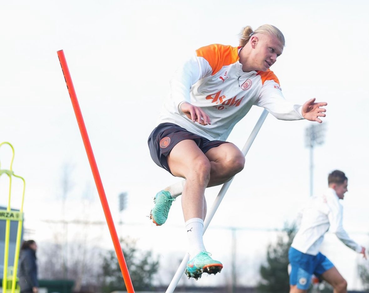 FabrizioRomano's tweet photo. 🚨🔵 Erling Haaland, back with Man City squad and set to be selected as announced by Pep Guardiola. https://t.co/rXeEQCkUiZ