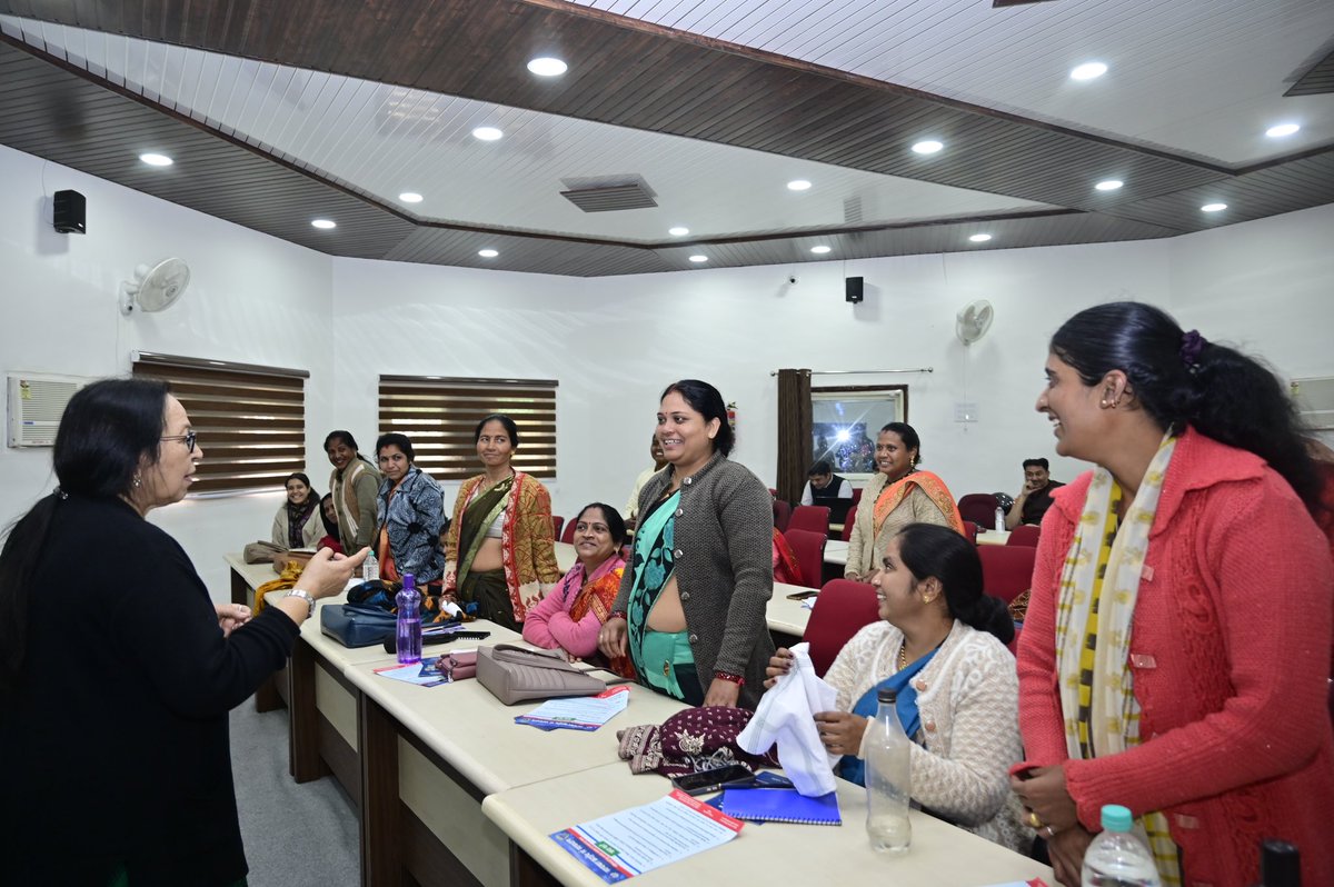 AIGGPA's tweet photo. #SheisaChangemaker
Batch 5, Day 2, सत्र- टीम बिल्डिंग एण्ड बिल्डिंग ट्रस्ट |
डॉ. कुमुदनी शर्मा, प्रोफेसर (से. नि.)
#WomenEmpowerment #mahilasarpanch #PRIs https://t.co/olMywLYrBY
