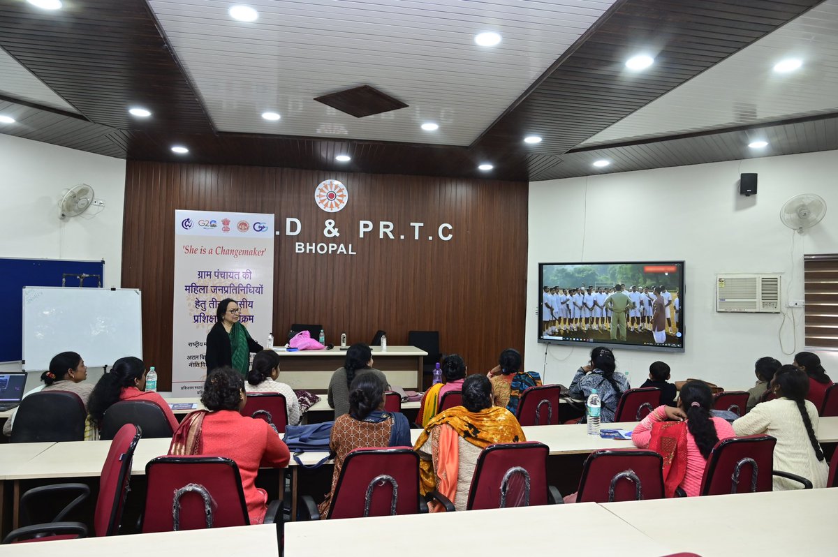 AIGGPA's tweet photo. #SheisaChangemaker
Batch 5, Day 2, सत्र- टीम बिल्डिंग एण्ड बिल्डिंग ट्रस्ट |
डॉ. कुमुदनी शर्मा, प्रोफेसर (से. नि.)
#WomenEmpowerment #mahilasarpanch #PRIs https://t.co/olMywLYrBY