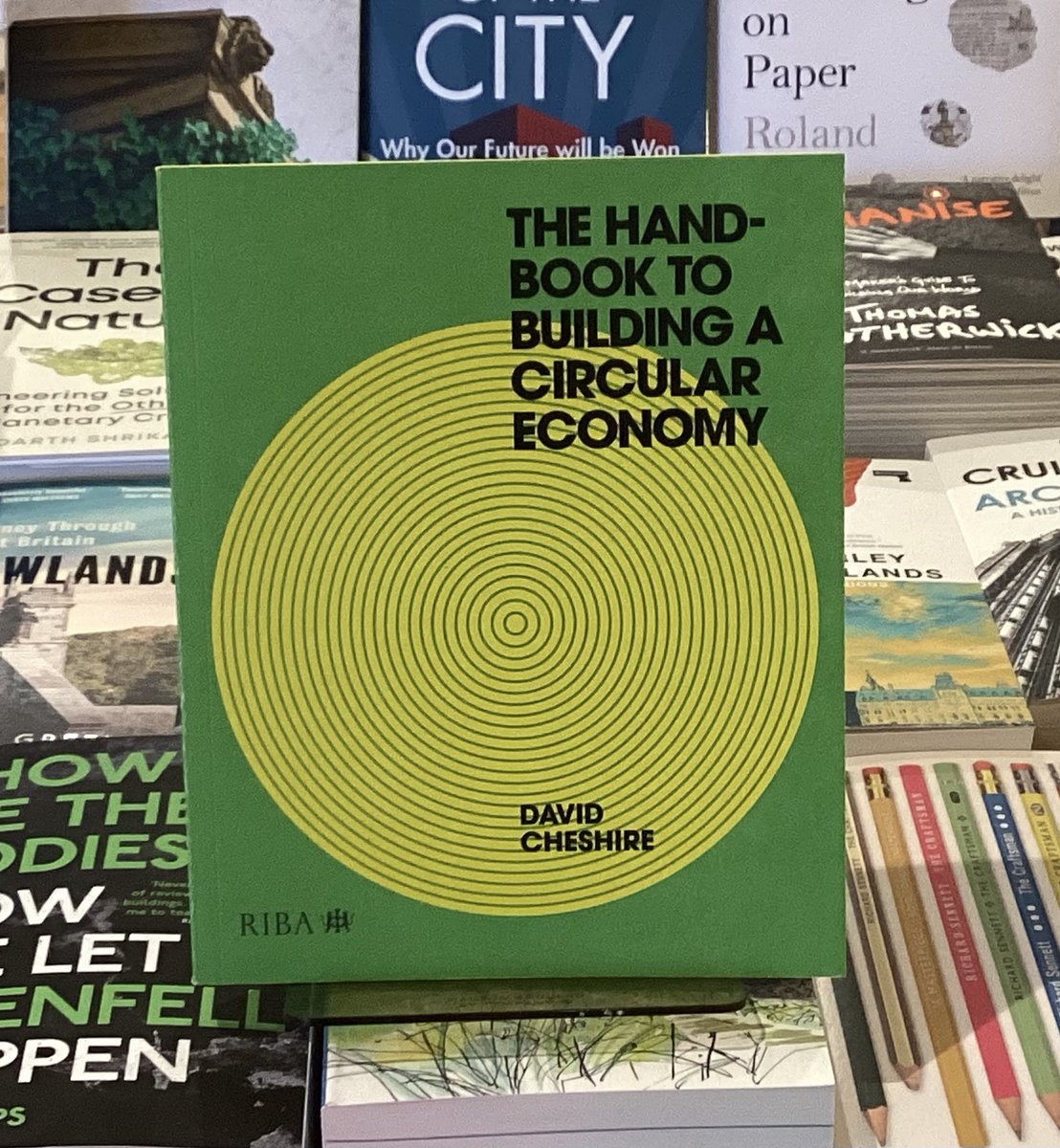 ⭐️ BOOK OF THE WEEK ⭐️ The Handbook to Building a Circular Economy by David Cheshire A must-have companion to help create a more sustainable future. This book explains in simple & practical terms how the principles of a circular economy can be applied to the built environment