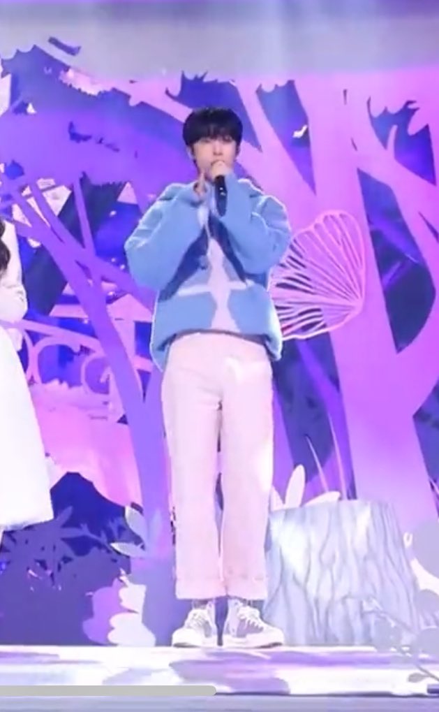 손자수가 처음인걸 바느질 하면서 깨달음
그래도 어찌저찌 해냄. 

봄사랑벚꽃말고의 코엔삐와 함께
그녀가 좋아하는 체리까지🍒

(그냥 주는거 아니다.
얼마나 튼튼한지 열심히 들고 다녀봐줘~ㅎㅎ)