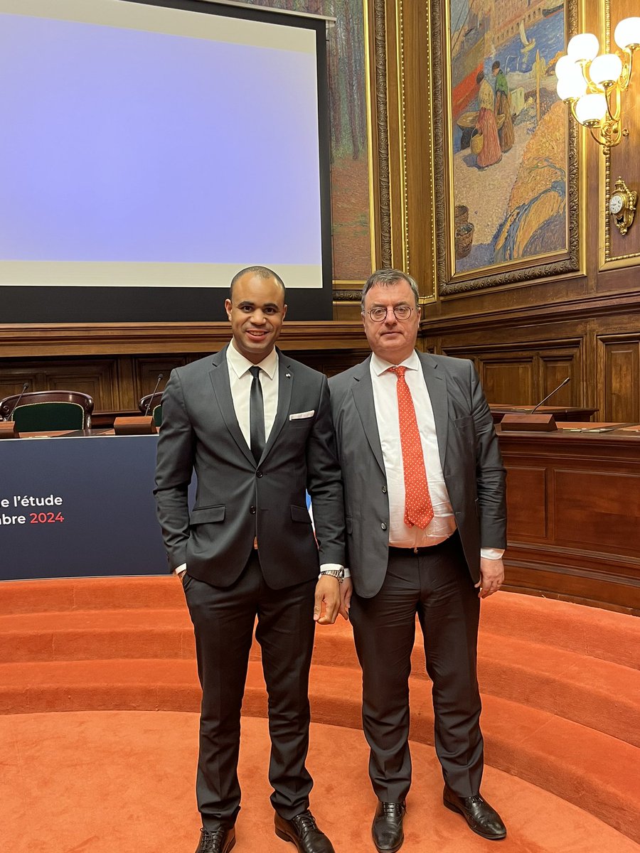 JeffAugustin94's tweet photo. Honored to have met Mr. Olivier Charmeil, Executive VP for General Medicine at @Sanofi, in sidelines of a meeting on the new dimensions of sovereignty at @Conseil_Etat 🇫🇷🇪🇺.
Interesting to discuss on potential benefits for human health when combining general medicine with #AI. https://t.co/rCXAJ5yRCP