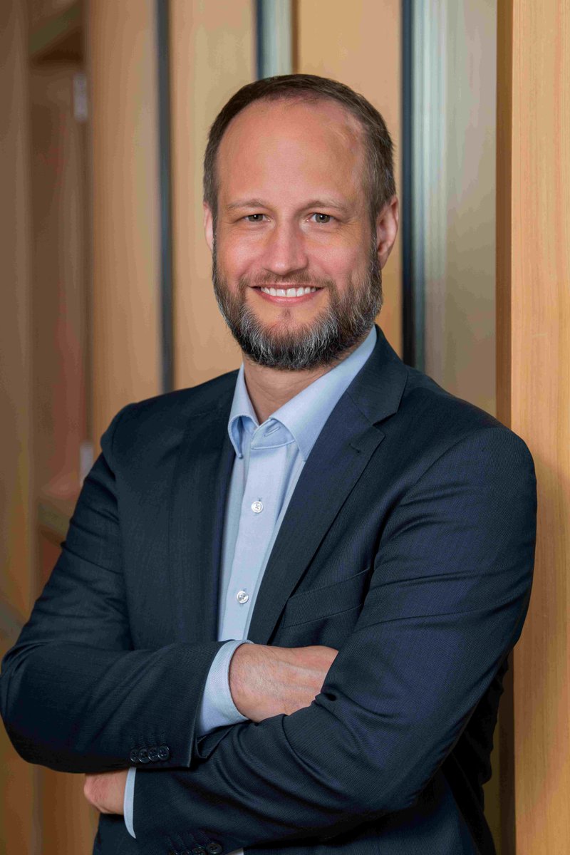 «Gemeinsam statt einsam – die digitale Transformation kann zusammen + frei von jeglichem Wettbewerbsdenken besser vorangebracht werden» – Daniel Patsch, Spital Davos AG, beleuchtet am Swiss eHealth Forum 2024 das Thema, Digitalisierung im Gesundheitswesen buff.ly/3ajqhSx