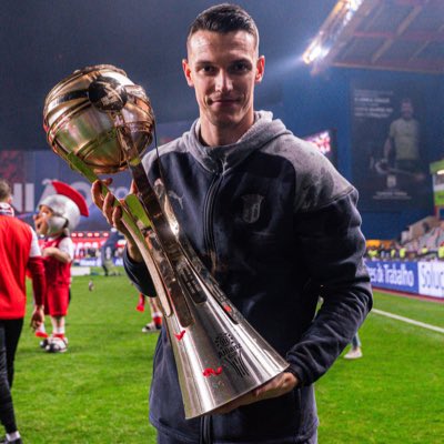 Adrián Marín tweet media