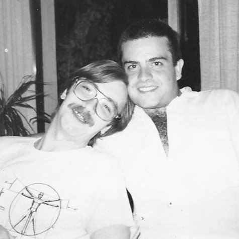 RevistaFurias's tweet photo. CARLOS JÁUREGUI, PIONERO DE BATALLAS - Entrevista a Gustavo Pecoraro

Carlos nació en La Plata un 22 de septiembre de 1957 y murió el 20 de agosto de 1996 en su ya mítico departamento de la calle Paraná, acompañado de la gente que más lo quería. https://t.co/rRbUc0HPDy