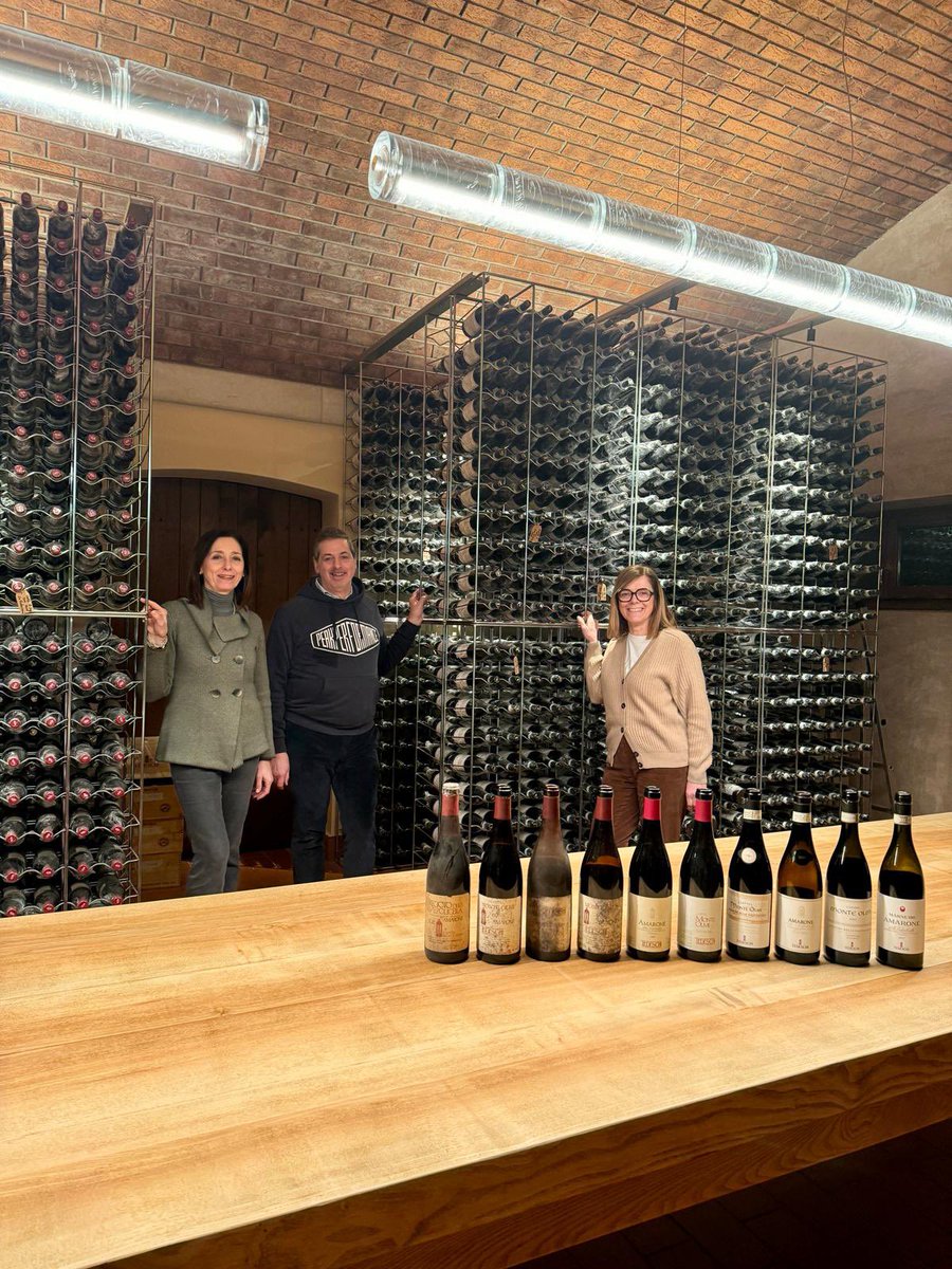 WineNewsIt's tweet photo. L’#Amarone della #Valpolicella e la sua #longevità raccontata dall’archivio (ora aperto) di @TedeschiWines. Un patrimonio di 27.000 bottiglie di #vecchieannate degli ultimi 50 anni per il pubblico di #collezionisti, #altaristorazione e #appassionati, https://t.co/SAK24cCrwa https://t.co/NFmCFLWdTn
