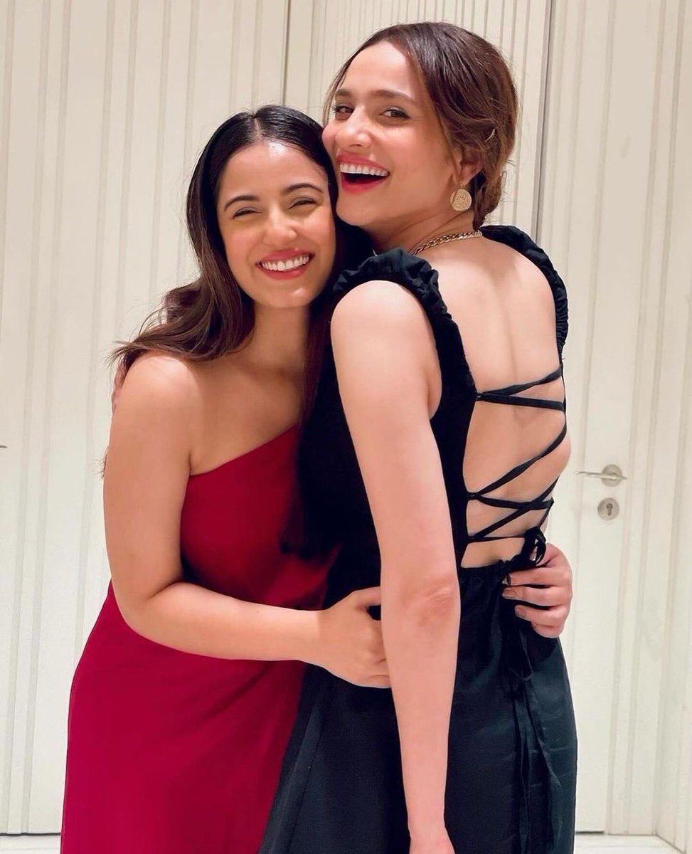 highonpersona's tweet photo. Loving #AnkitaLokhande s stunning look at the post-BiggBoss party!
🌟 Check out the video and pics capturing her high spirits and party joy.
#AnkitaLokhande #BiggBoss🎉✨
#VickyJain #Naved #Srishtyrode https://t.co/5Zqhyb7Kg6