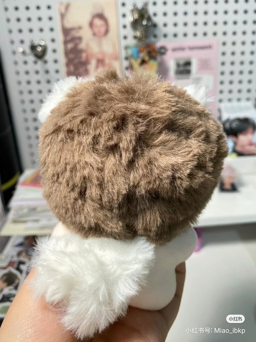 soheeco's tweet photo. ✨소희 Boboxi 인형✨

제가 본 소희 인형중에 몬치치 다음으로 닮은듯ㅋㅋ Boboxi 뜻은 뽀뽀+소희중국이름 합친거고, 한국 이름으로 바꾸면 "뽀뽀희"
중국에서 뽀로로를 Bobo라고 부르는데 소희 뽀로로 셀카보고 만들었다구 하네여 ㅋㅋ 중국 팬분이 만든 인형입니다

#라이즈 #소희 https://t.co/ghZ6pwunyd