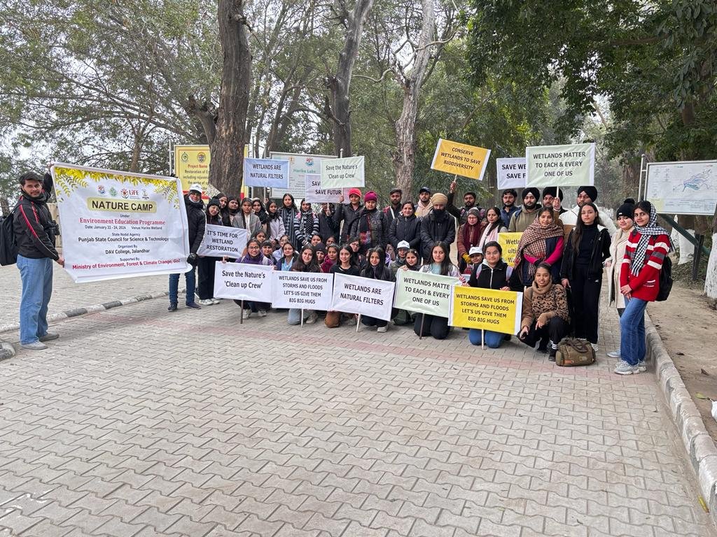 SRoamin's tweet photo. It's always amazing to be a part of events at @davjalandhar_in . This time thanks to @PSCST_GoP and @moefcc for sponsoring Nature camp under their Environment Education Program. Really amazing students, shows great commitment towards nature conservation. https://t.co/YUwi7kmcil