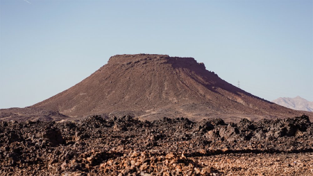 Geology of the Tour de France (@geotdf) on Twitter photo The pro-cycling peloton is racing the <a href="/thealulatour/">طواف العلا | ALULATOUR</a> in Saudi Arabia this week, territory of spectacular cliffs of sandstones, spectacular deserts, and young volcanoes.
The cliffs around AlUla formed in shallow seas, ~500 million years ago, but under very different climatic The pro-cycling peloton is racing the <a href="/thealulatour/">طواف العلا | ALULATOUR</a> in Saudi Arabia this week, territory of spectacular cliffs of sandstones, spectacular deserts, and young volcanoes.
The cliffs around AlUla formed in shallow seas, ~500 million years ago, but under very different climatic