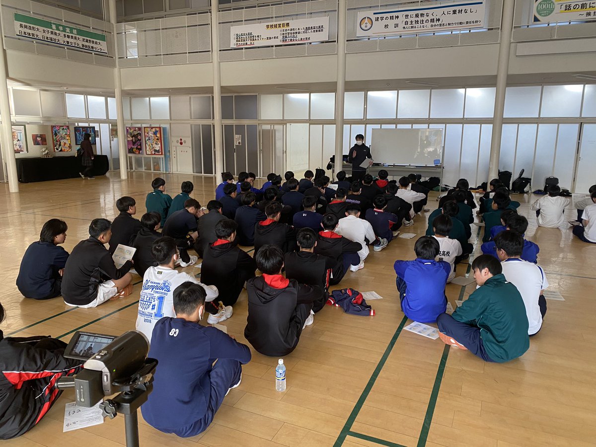 ncfc284's tweet photo. 富士リハビリテーション専門学校の赤岩 龍士先生にお越しいただき、食事の座学と筋力トレーニングの実技を行っていただきました。
　サッカー部としては何度も講義を受けさせていただき、その都度学んだことをチームで実践させていただいております。 https://t.co/gNPPRp9Ptz