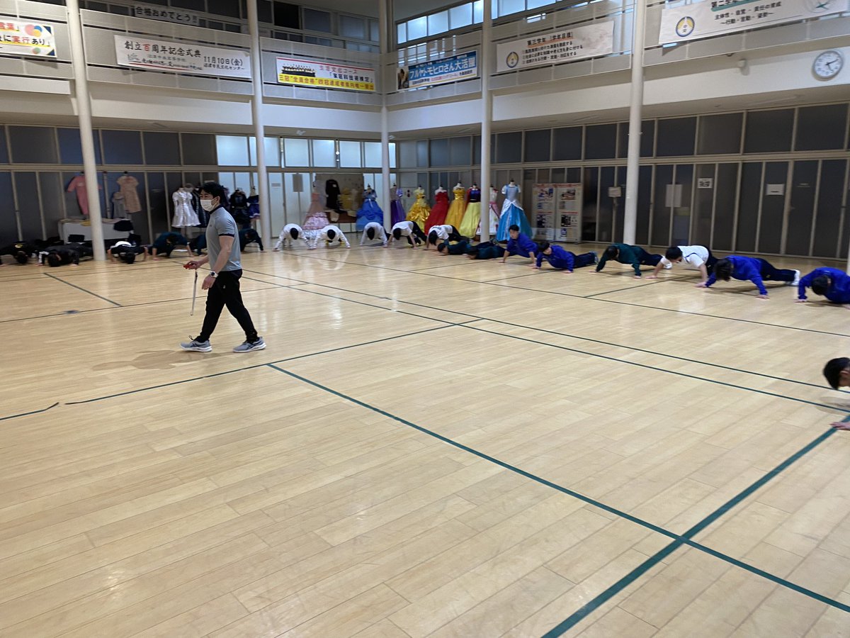 ncfc284's tweet photo. 富士リハビリテーション専門学校の赤岩 龍士先生にお越しいただき、食事の座学と筋力トレーニングの実技を行っていただきました。
　サッカー部としては何度も講義を受けさせていただき、その都度学んだことをチームで実践させていただいております。 https://t.co/gNPPRp9Ptz