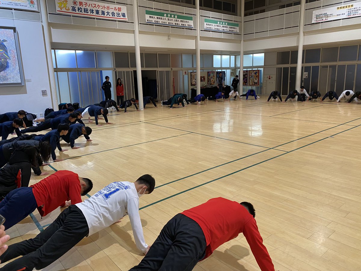 ncfc284's tweet photo. 富士リハビリテーション専門学校の赤岩 龍士先生にお越しいただき、食事の座学と筋力トレーニングの実技を行っていただきました。
　サッカー部としては何度も講義を受けさせていただき、その都度学んだことをチームで実践させていただいております。 https://t.co/gNPPRp9Ptz