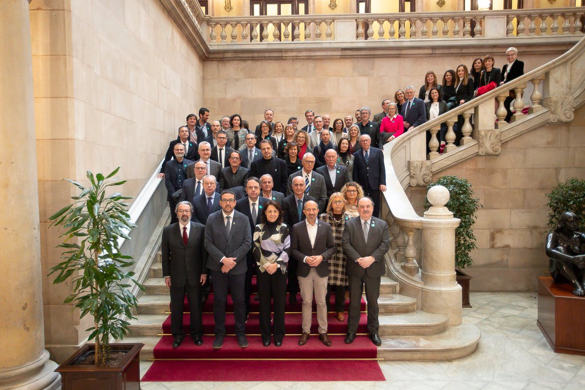 u_medicina's tweet photo. 📢 La presidenta del @parlamentcat, Anna Erra, ofereix una audiència amb motiu del 10è aniversari de l’acord federatiu que va donar lloc a la @uvic_ucc 

La #FESS, entitat federada a la UVic-UCC des del 2016, se suma a la celebració de l'efemèride

👉https://t.co/lYOLaO7xa0 https://t.co/0pBHhjNYan
