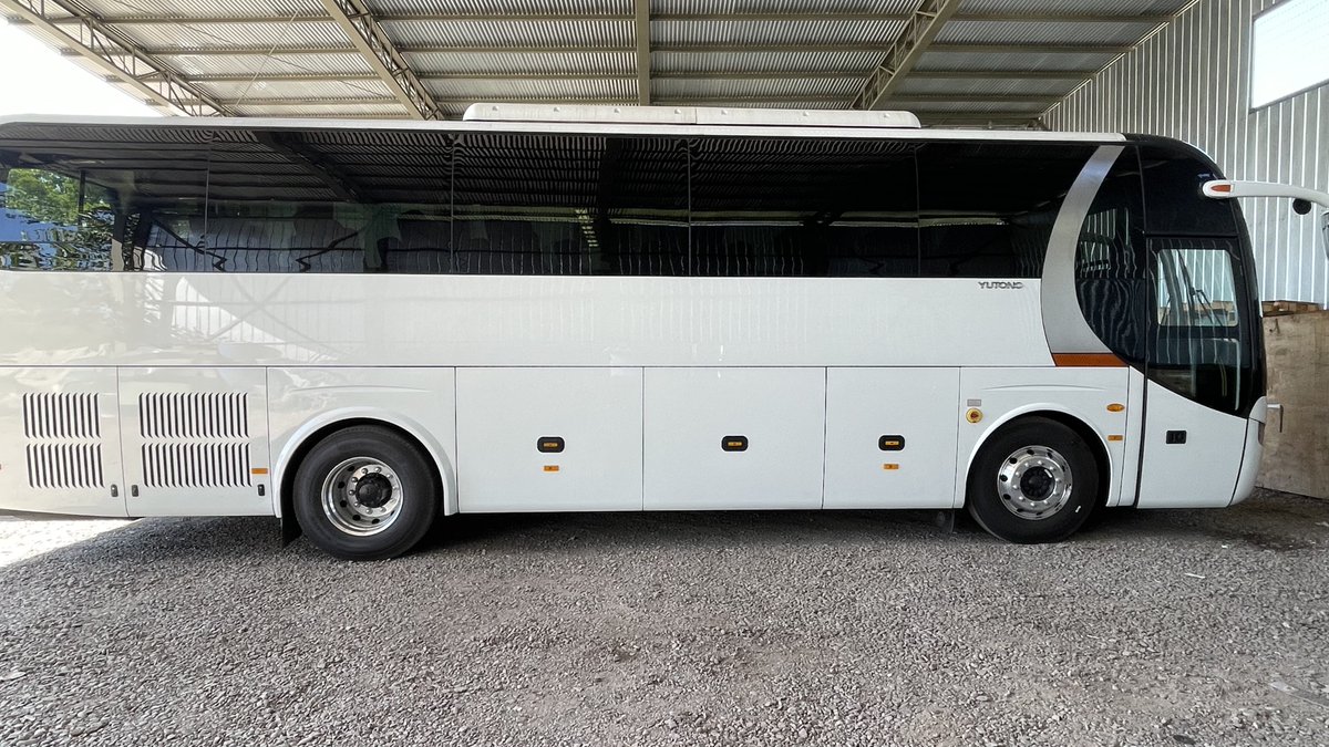 BUSES_ECOBUS's tweet photo. Siguiendo nuestra política de contar siempre con buses acorde a nuestros estándares de calidad. Seguimos en constante renovación para entregar el mejor servicio a nuestros pasajeros. Vehículos nuevos año 2024. #YUTONG #ECOBUS 🚐 🚎🌤🌿 https://t.co/LrtUQiwjWo
