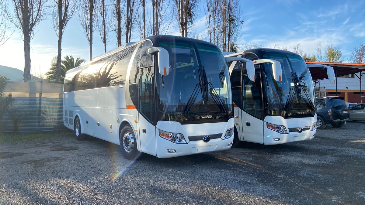 BUSES_ECOBUS's tweet photo. Siguiendo nuestra política de contar siempre con buses acorde a nuestros estándares de calidad. Seguimos en constante renovación para entregar el mejor servicio a nuestros pasajeros. Vehículos nuevos año 2024. #YUTONG #ECOBUS 🚐 🚎🌤🌿 https://t.co/LrtUQiwjWo