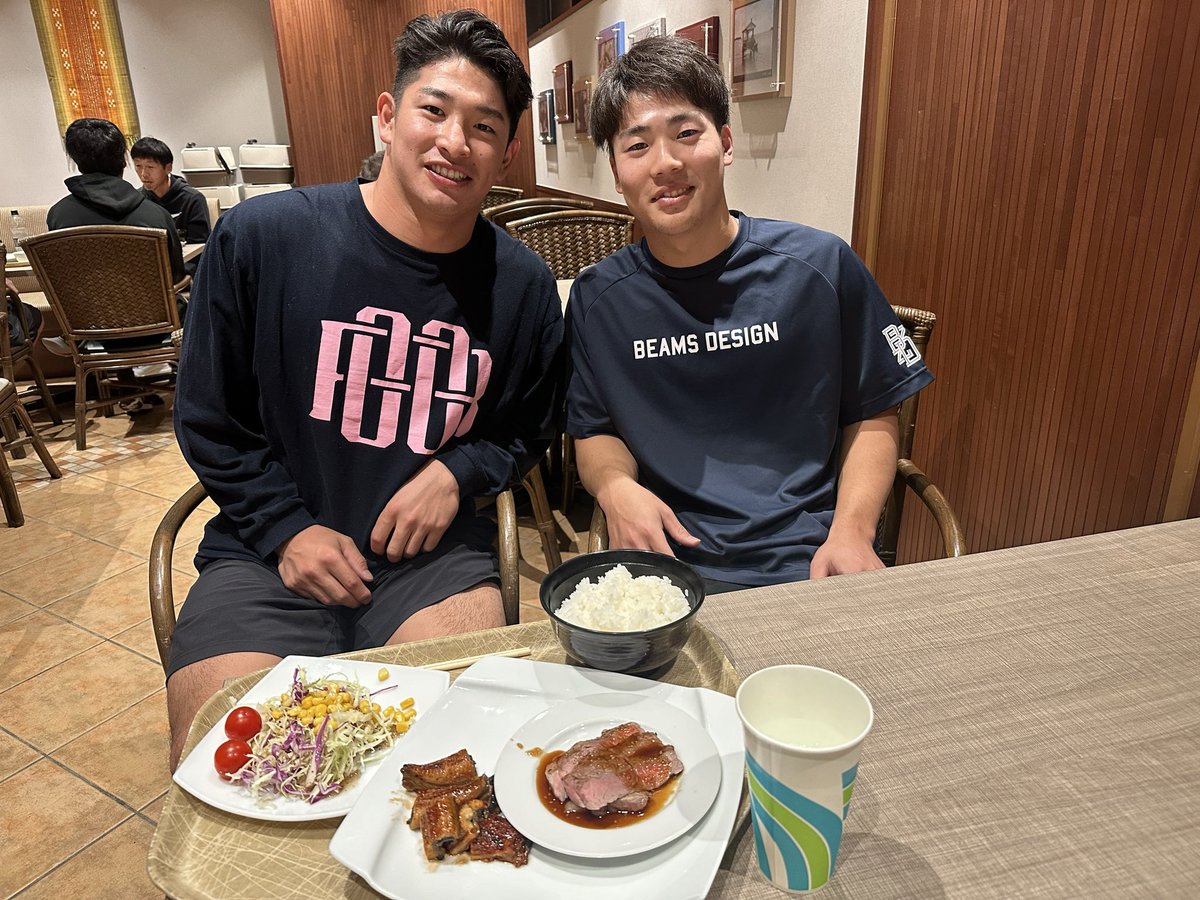chibalotte_pr's tweet photo. もしかしてこの2人は…… 新婚の #池田来翔 選手と #友杉篤輝 選手が仲良く晩ごはんです！
#chibalotte #広報 https://t.co/IAOPsthYfm