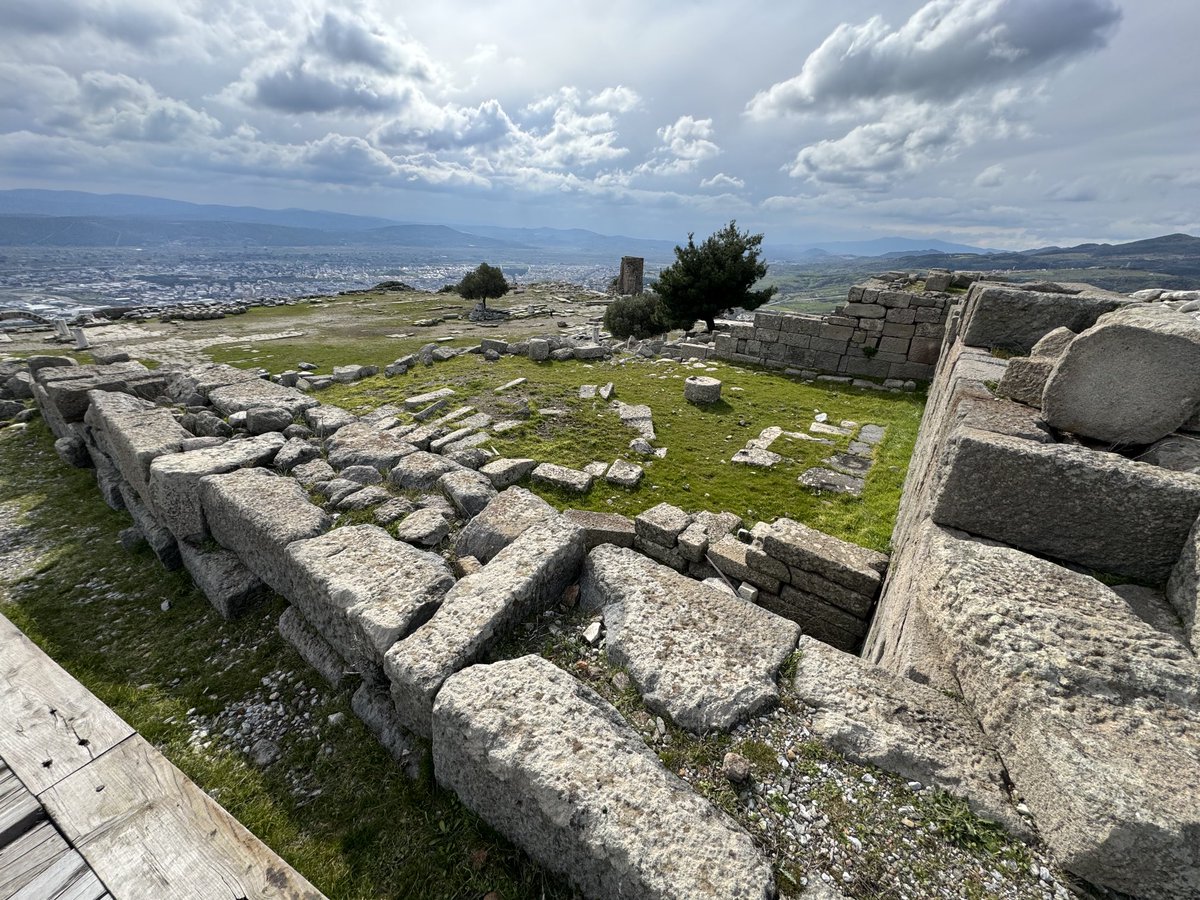 KennethBruce's tweet image. PERGAMUM - Pergamum the 2nd largest library in the world with 200,000 volumes. Only the library Alexandria was larger with 500,000 volumes. Mark Anthony gave the entire library to Cleopatra as a wedding gift.