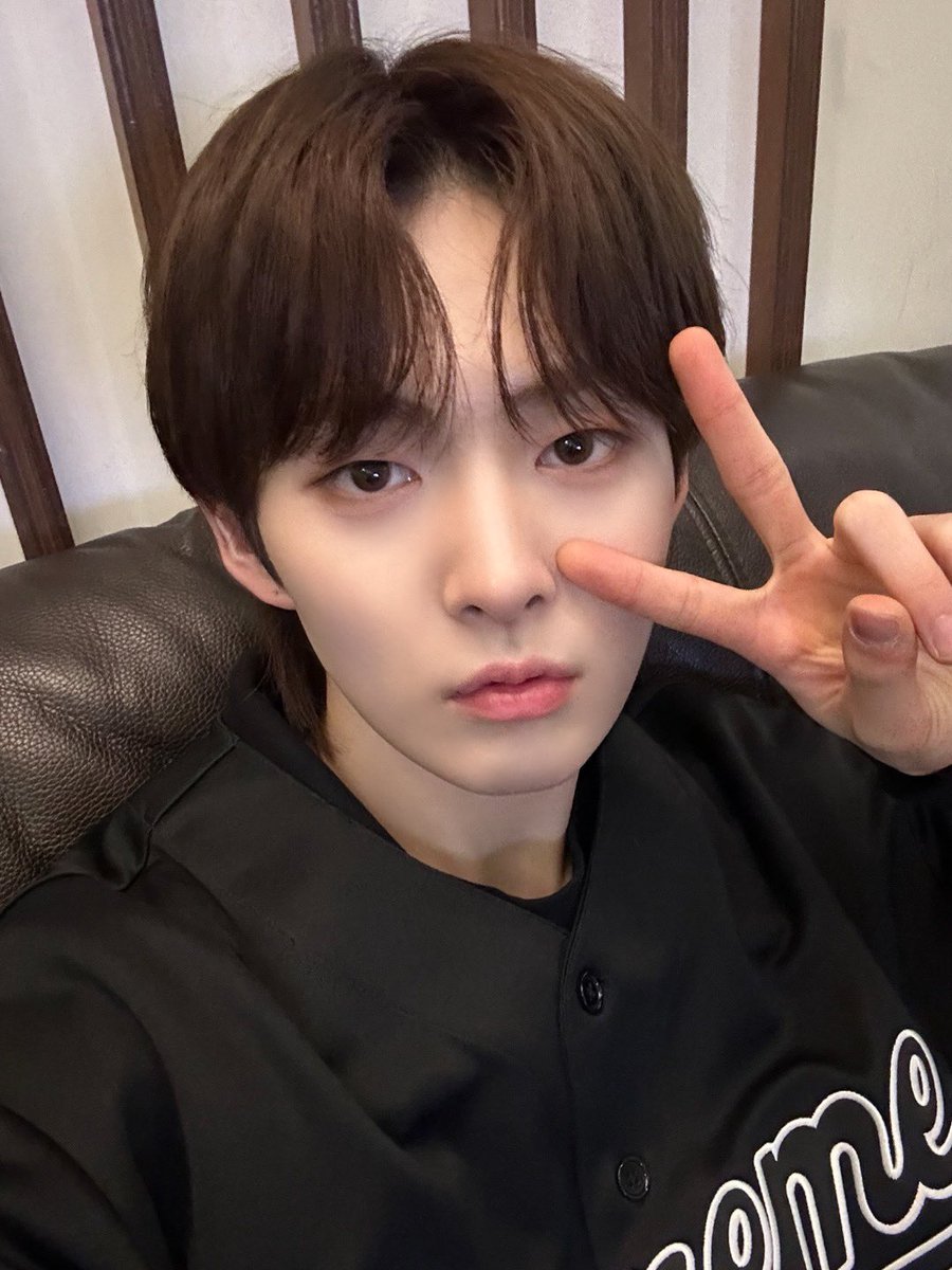 LUN8_members's tweet photo. [#타쿠마]
오늘도 좋은 꿈 꿔~😴

#루네이트 #LUN8 https://t.co/gKTGKgoZwA