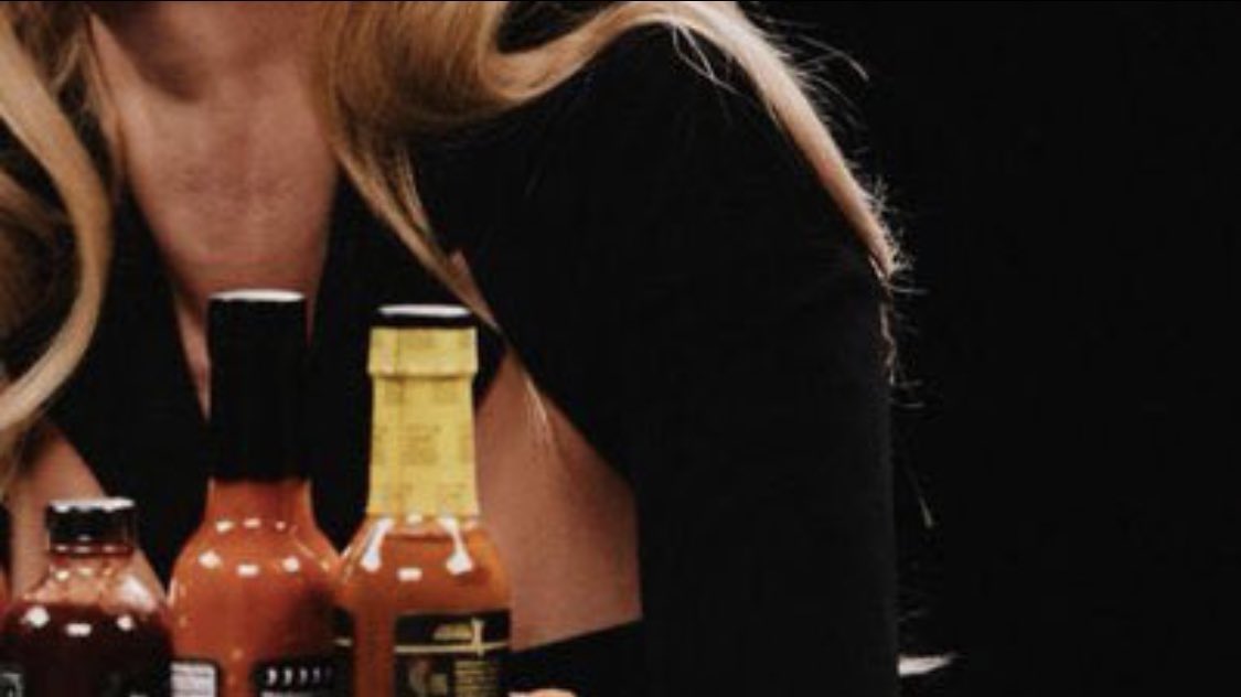 у нас тут скидка 20 процентов на два салата Зайкина радость