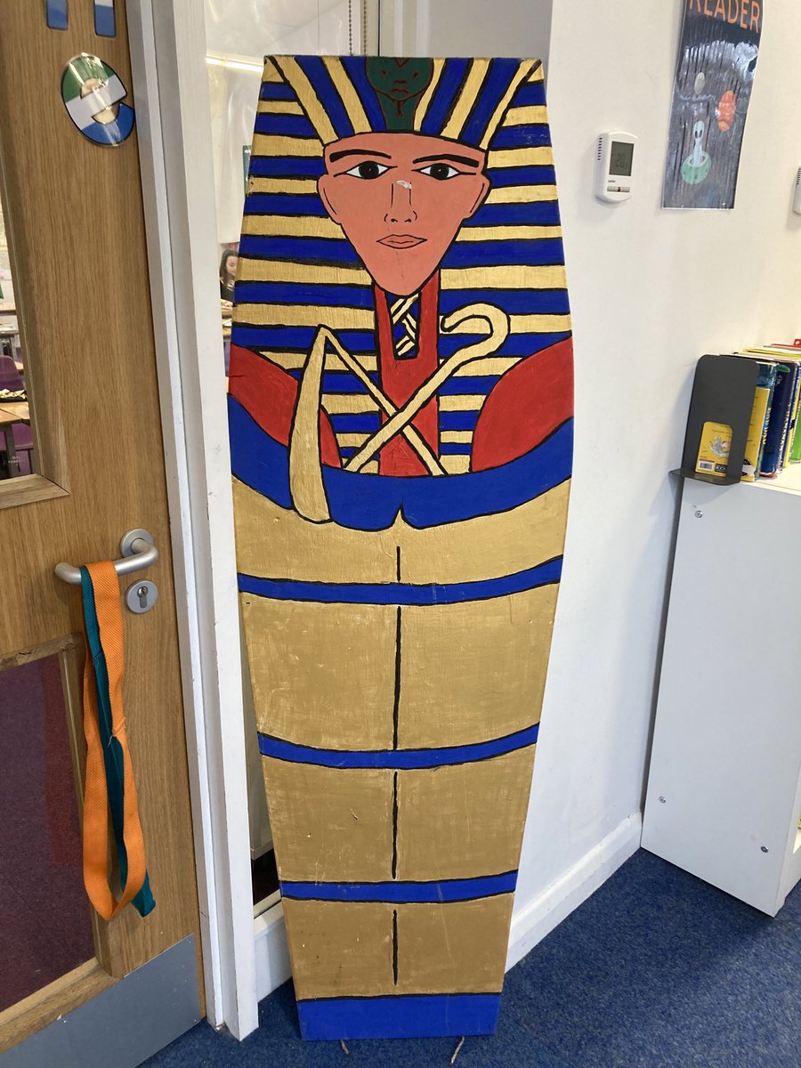Pulb_school's tweet photo. Egyptian day for Year 4. Thank you to Horsham Museum for being our expert and telling the children about make up, jewellery, clothes and so much more. #learningfromanexpert #immersedinlearnjng #museumsareimportant https://t.co/LEaHBCrwGO