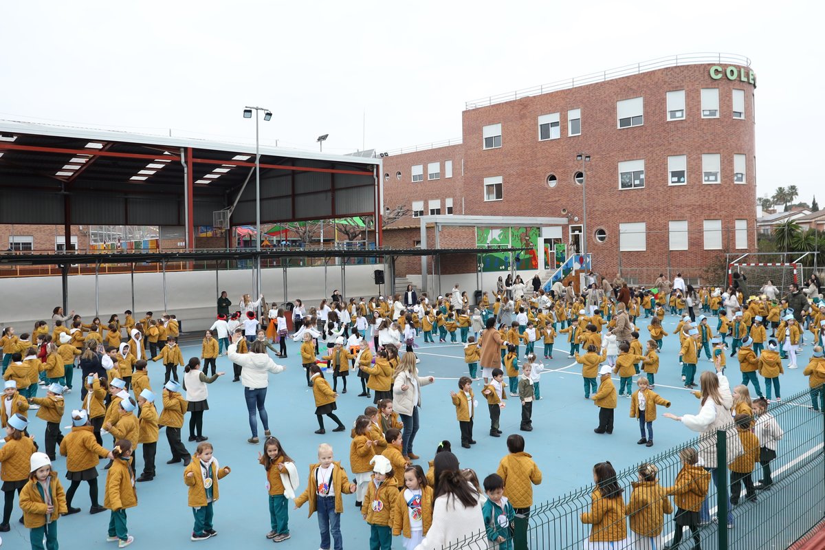 ¡Celebramos el Día de la Paz! 🕊
Los más pequeños del cole han sido los primeros en celebrar esta fiesta por la paz con mensajes y danzas del mundo.
🙌 Desde Mas Camarena trabajamos cada día para inculcarles que juntos podemos terminar con la confrontación entre razas y países.