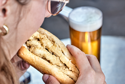Cuando nos preguntáis a pie de barra si recomendamos salsas para el bocadillo la respuesta es "SACRILEGIO" 😂 
…. sean buenos feligreses

#BarElBrillante #Respetamosperonocompartimos #Bocadillodecalamares #Elbrillante #Madrid #Bar #Calamares